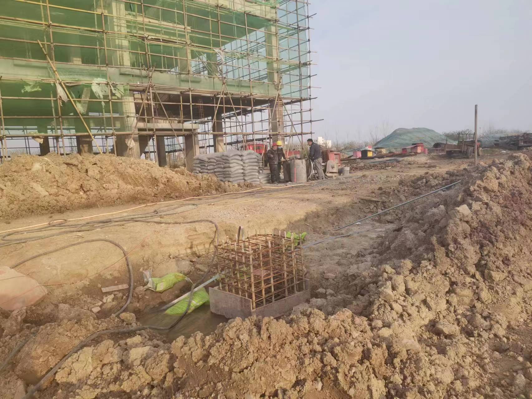 石楼当桥梁出现裂缝的时候应该及时加固修补